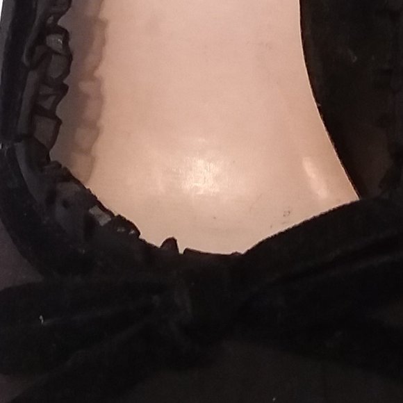 Black Heels with Trim - Picture 2 of 3